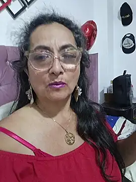 Snapshot of AlessandraLeroy chatting on April 12, 2026, 3:32 am AlessandraLeroy online show from April 12, 2026, 3:32 am