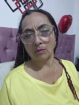 Snapshot of AlessandraLeroy chatting on April 3, 2026, 3:24 am AlessandraLeroy online show from April 3, 2026, 3:24 am