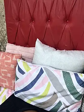 Snapshot of BondiBitch chatting on October 6, 2025, 6:52 pm BondiBitch online show from October 6, 2025, 6:52 pm