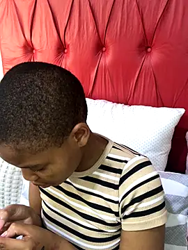 Snapshot of BondiBitch chatting on October 7, 2025, 8:59 am BondiBitch online show from October 7, 2025, 8:59 am