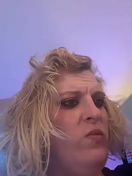 Snapshot of KITTYBOOBOOFUXX chatting on April 16, 2026, 4:46 am KITTYBOOBOOFUXX online show from April 16, 2026, 4:46 am