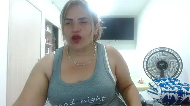 Snapshot of Milena_Foox chatting on March 4, 2026, 4:20 am Milena Foox online show from March 4, 2026, 4:20 am