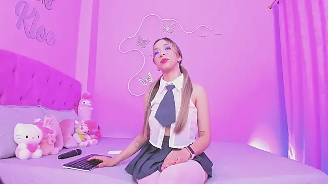 Snapshot of KloeJonnes_ chatting on March 29, 2026, 3:30 am KloeJonnes online show from March 29, 2026, 3:30 am