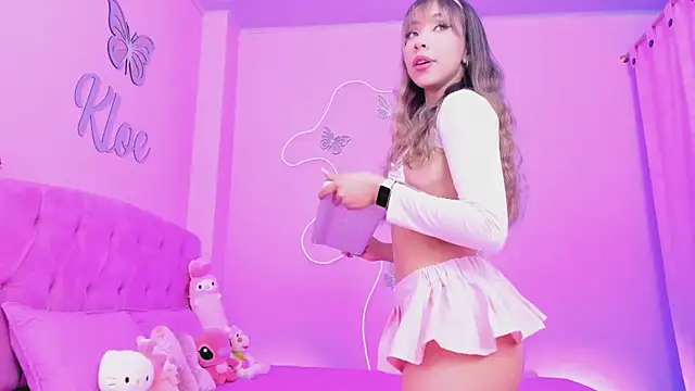 Snapshot of KloeJonnes_ chatting on October 16, 2025, 4:59 pm KloeJonnes online show from October 16, 2025, 4:59 pm