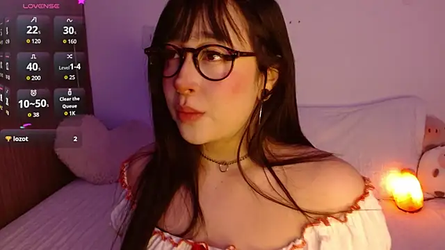 Oliviargf online show from November 17, 2025, 11:53 pm