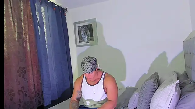 Snapshot of boys_blackandwhite chatting on November 30, 2025, 9:48 pm boys blackandwhite online show from November 30, 2025, 9:48 pm