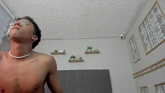 Snapshot of Danny_Twink20 chatting on March 11, 2025, 6:08 am Danny Twink20 online show from March 11, 2025, 6:08 am