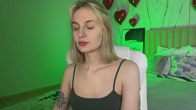  Vikky Moon  online show from March 13, 2026, 12:59 am