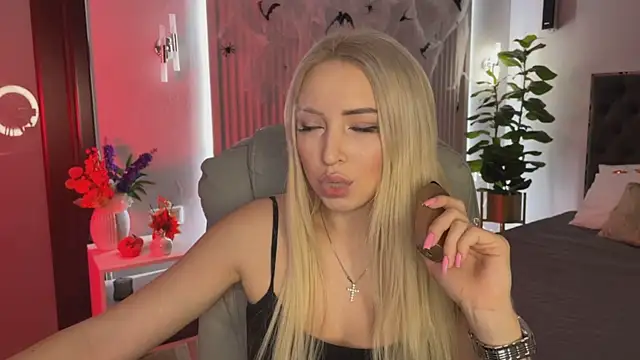 Snapshot of OhMyEmma chatting on October 25, 2025, 1:16 am OhMyEmma online show from October 25, 2025, 1:16 am