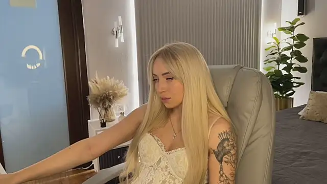 OhMyEmma online show from April 4, 2026, 1:01 am