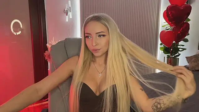 Snapshot of OhMyEmma chatting on February 19, 2026, 1:02 am OhMyEmma online show from February 19, 2026, 1:02 am