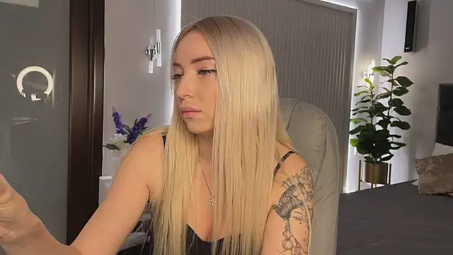 Snapshot of OhMyEmma chatting on January 14, 2026, 1:20 am OhMyEmma online show from January 14, 2026, 1:20 am