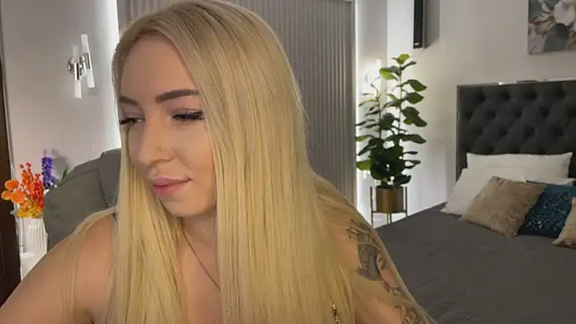 Snapshot of OhMyEmma chatting on November 6, 2025, 1:20 am OhMyEmma online show from November 6, 2025, 1:20 am