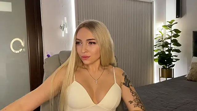 Snapshot of OhMyEmma chatting on November 28, 2025, 1:28 am OhMyEmma online show from November 28, 2025, 1:28 am