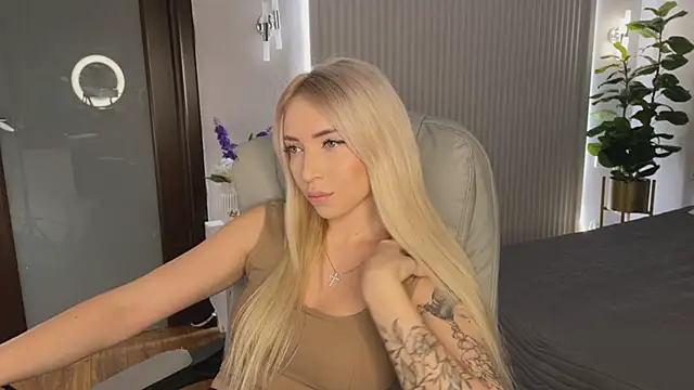 Snapshot of OhMyEmma chatting on January 16, 2026, 12:58 am OhMyEmma online show from January 16, 2026, 12:58 am