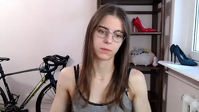 Snapshot of love_megi chatting on December 21, 2025, 7:32 am love megi online show from December 21, 2025, 7:32 am