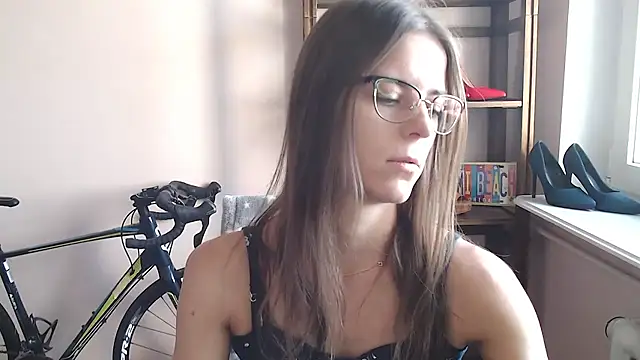 Snapshot of love_megi chatting on April 11, 2026, 6:21 am love megi online show from April 11, 2026, 6:21 am