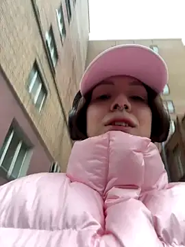 Bella Gloria online show from November 26, 2025, 9:09 am