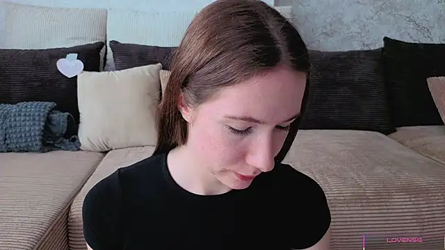 Snapshot of Kira_mindnes chatting on May 18, 2026, 6:40 am Kira mindnes online show from May 18, 2026, 6:40 am