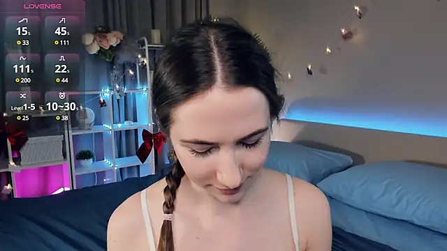 Kira mindnes online show from March 17, 2025, 1:46 am