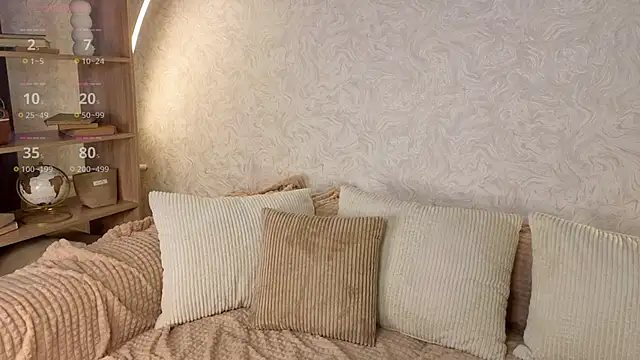 Kira mindnes online show from September 19, 2025, 5:55 am