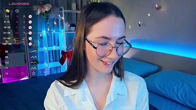 Kira mindnes online show from March 20, 2025, 11:02 pm