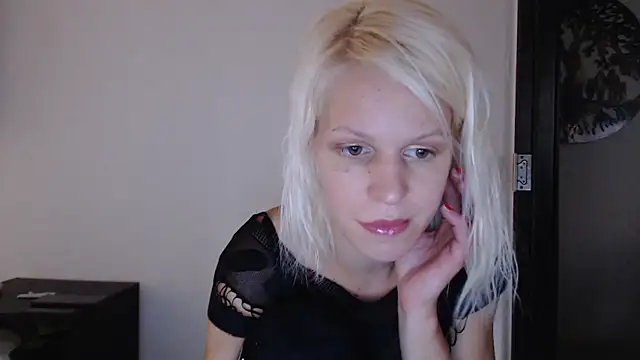 Snapshot of ElssaRush chatting on October 6, 2025, 1:45 pm ElssaRush online show from October 6, 2025, 1:45 pm