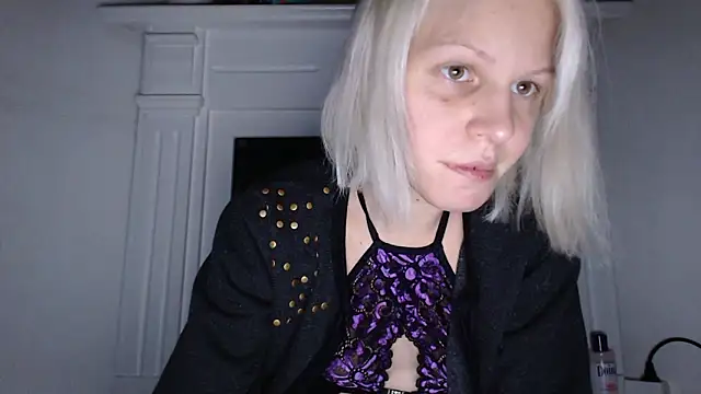 ElssaRush online show from November 13, 2025, 5:50 pm