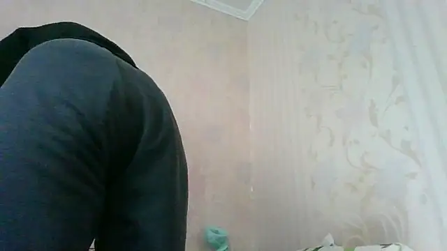 Snapshot of AliseWats chatting on October 15, 2025, 9:06 am AliseWats online show from October 15, 2025, 9:06 am