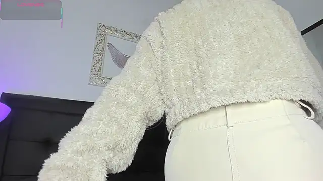 Snapshot of Lola_Blondie chatting on September 25, 2025, 12:00 pm Lola Blondie online show from September 25, 2025, 12:00 pm