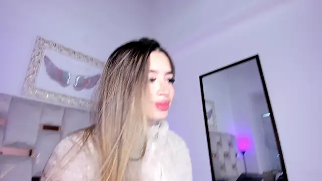 Lola Blondie online show from December 19, 2025, 12:29 pm