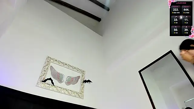 Snapshot of Lola_Blondie chatting on October 15, 2025, 12:13 pm Lola Blondie online show from October 15, 2025, 12:13 pm