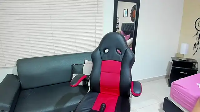 Snapshot of _LiilyWong chatting on November 29, 2025, 7:08 am LiilyWong online show from November 29, 2025, 7:08 am