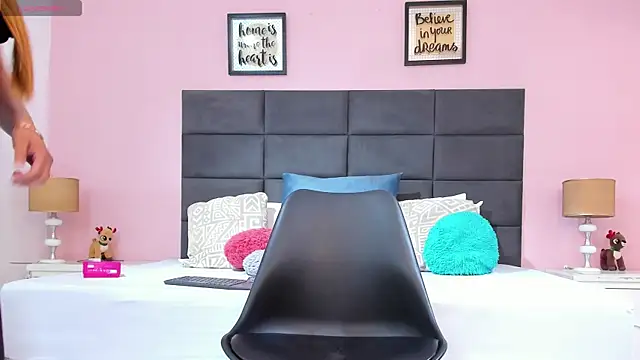 SophiaQueens online show from October 18, 2025, 8:22 pm