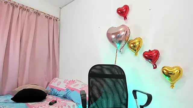 Snapshot of Coral_w10 chatting on March 12, 2025, 6:53 pm Coral w10 online show from March 12, 2025, 6:53 pm