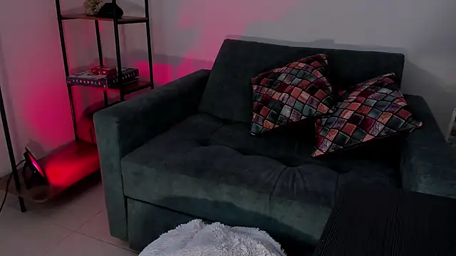 Snapshot of FireTheGun_ chatting on October 29, 2025, 6:18 pm FireTheGun online show from October 29, 2025, 6:18 pm