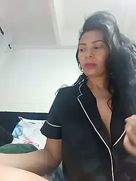 Snapshot of DaphneRosses chatting on June 20, 2026, 3:06 pm DaphneRosses online show from June 20, 2026, 3:06 pm