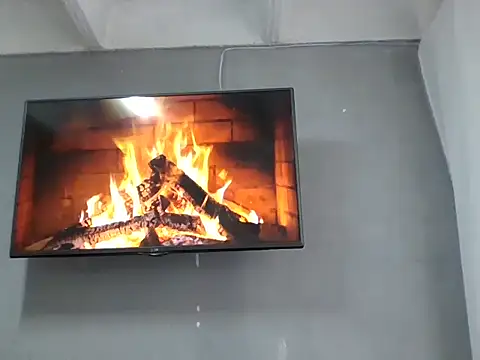 Snapshot of DaphneRosses chatting on September 24, 2025, 2:01 pm DaphneRosses online show from September 24, 2025, 2:01 pm