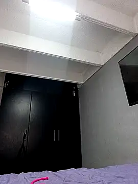 Snapshot of DaphneRosses chatting on September 29, 2025, 1:50 pm DaphneRosses online show from September 29, 2025, 1:50 pm