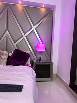 Snapshot of AlesiaCooper chatting on December 14, 2025, 9:59 am AlesiaCooper online show from December 14, 2025, 9:59 am