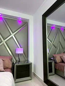 Snapshot of AlesiaCooper chatting on November 19, 2025, 8:20 pm AlesiaCooper online show from November 19, 2025, 8:20 pm