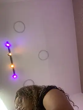 Snapshot of AlesiaCooper chatting on October 9, 2025, 8:20 pm AlesiaCooper online show from October 9, 2025, 8:20 pm