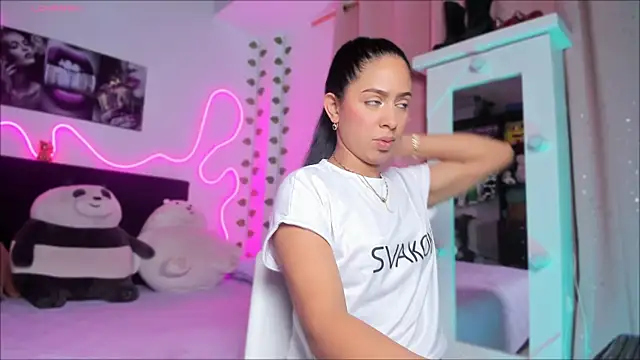 Snapshot of Vickysth chatting on October 19, 2025, 9:17 pm Vickysth online show from October 19, 2025, 9:17 pm