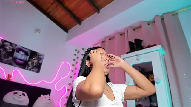 Snapshot of Vickysth chatting on October 13, 2025, 10:21 pm Vickysth online show from October 13, 2025, 10:21 pm