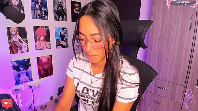 Snapshot of Vickysth chatting on March 18, 2025, 9:43 pm Vickysth online show from March 18, 2025, 9:43 pm