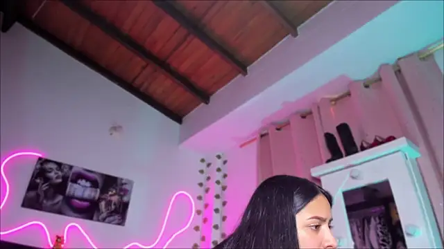 Snapshot of Vickysth chatting on October 5, 2025, 9:27 pm Vickysth online show from October 5, 2025, 9:27 pm