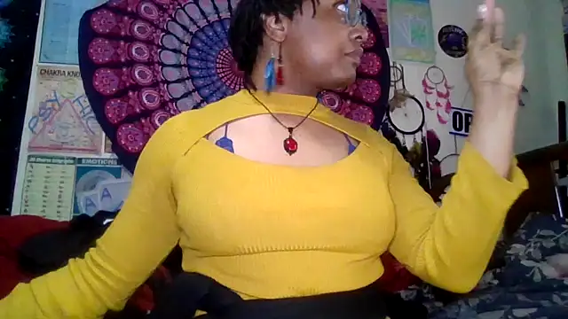 Snapshot of GardeniaFields chatting on May 4, 2026, 7:11 am GardeniaFields online show from May 4, 2026, 7:11 am