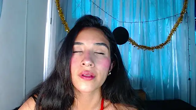 Snapshot of violettsuncs chatting on September 9, 2025, 9:13 pm violettsuncs online show from September 9, 2025, 9:13 pm