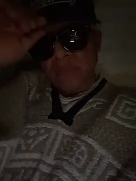 Snapshot of flores6cachondo9 chatting on December 3, 2025, 1:32 pm flores6cachondo9 online show from December 3, 2025, 1:32 pm