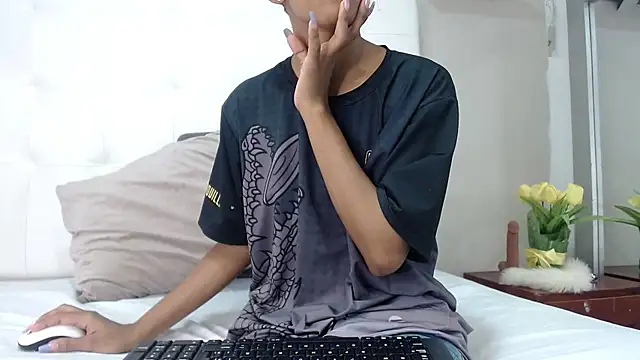 Snapshot of willow_smitt chatting on October 8, 2025, 11:56 am willow smitt online show from October 8, 2025, 11:56 am